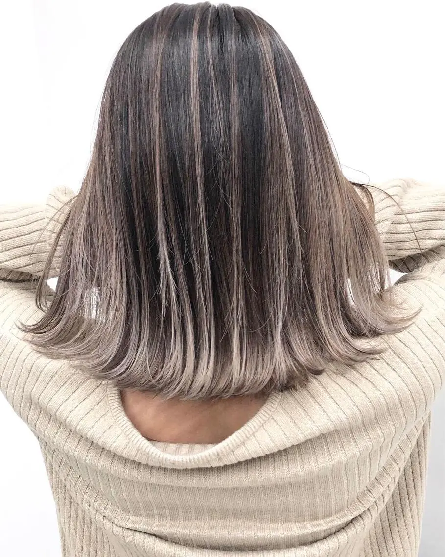 ミディアム カラー ヘアアレンジ バレイヤージュ シルバー レイヤーカット 🦄インナーカラー 🦄貫井彩花のヘアスタイル