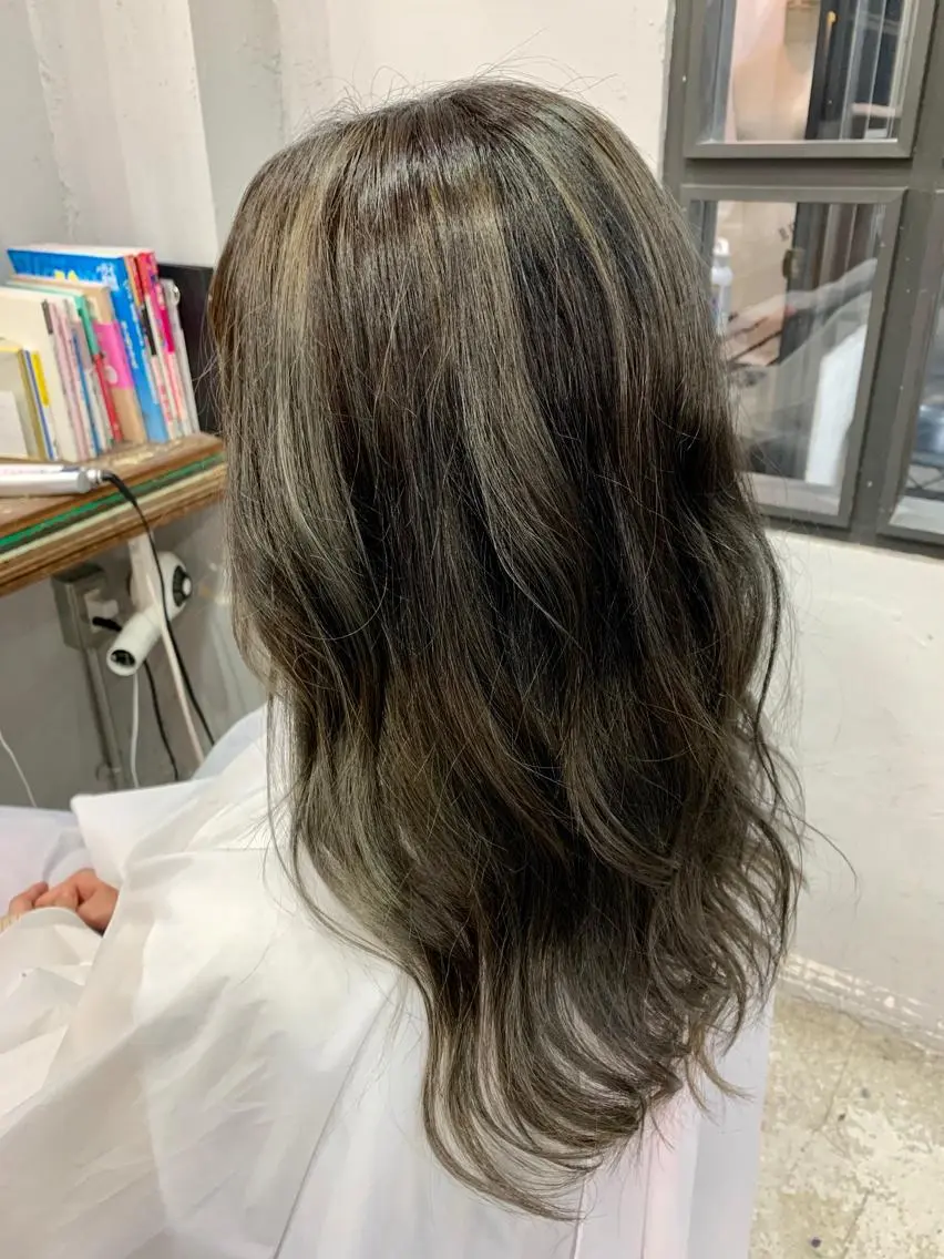 ロング ヘアカラー トリートメント 大内 志穂のヘアスタイル
