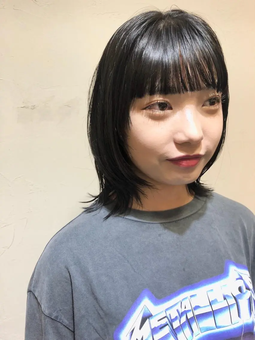 ミディアム カラー 黒髪 ブルーカラー ブルーブラック ボブ ウルフカット カット ヘアカラー 千葉 郁也のヘアスタイル