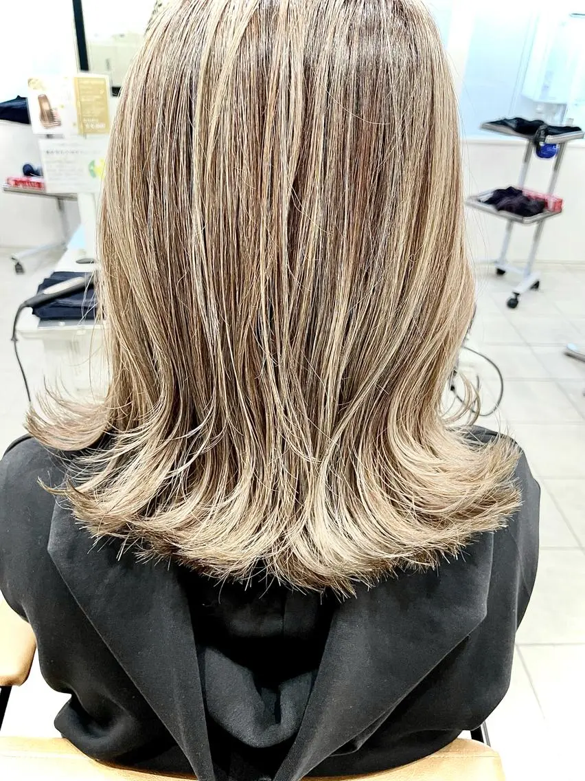カラー ○HITOMI ○のヘアスタイル