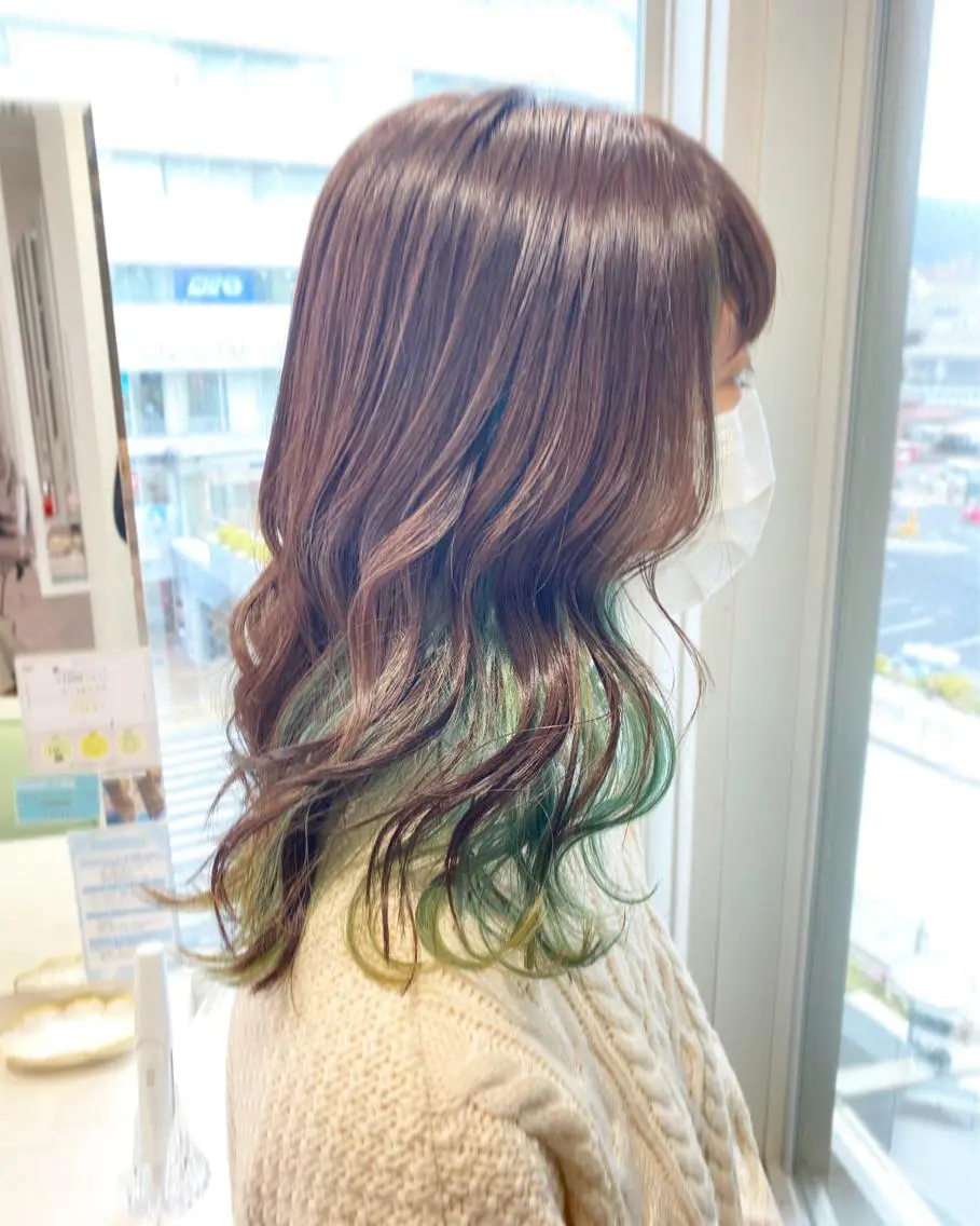 ミディアム カット ヘアカラー カマチョ タイスのヘアスタイル