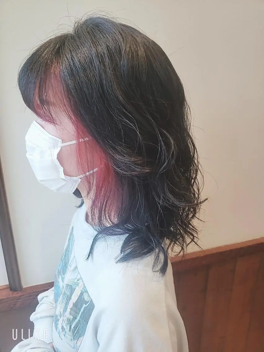 ミディアム カラー インナーカラー 顔周りカット 槌本 健成のヘアスタイル
