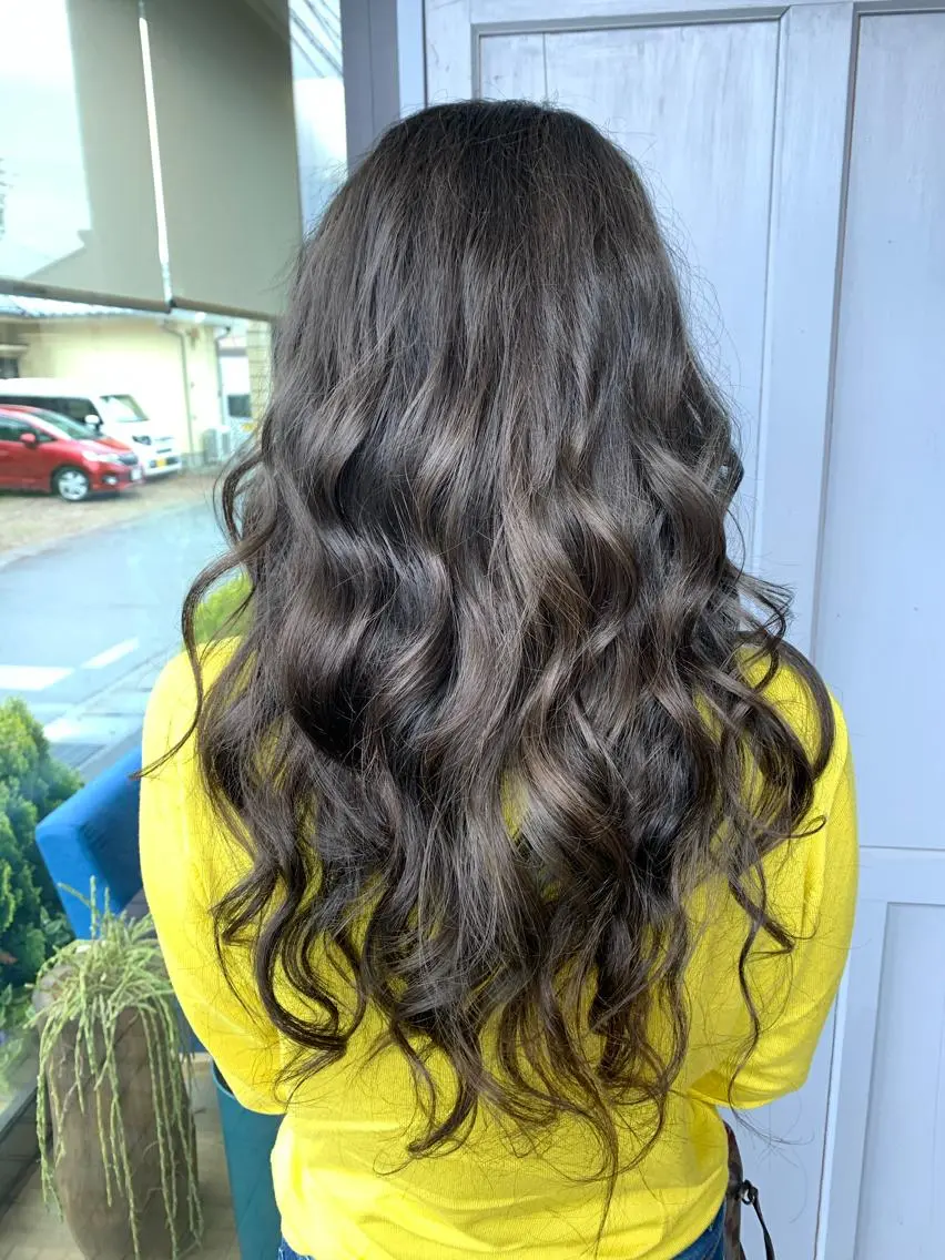 ロング カラー アッシュ ツキダテ ユイのヘアスタイル