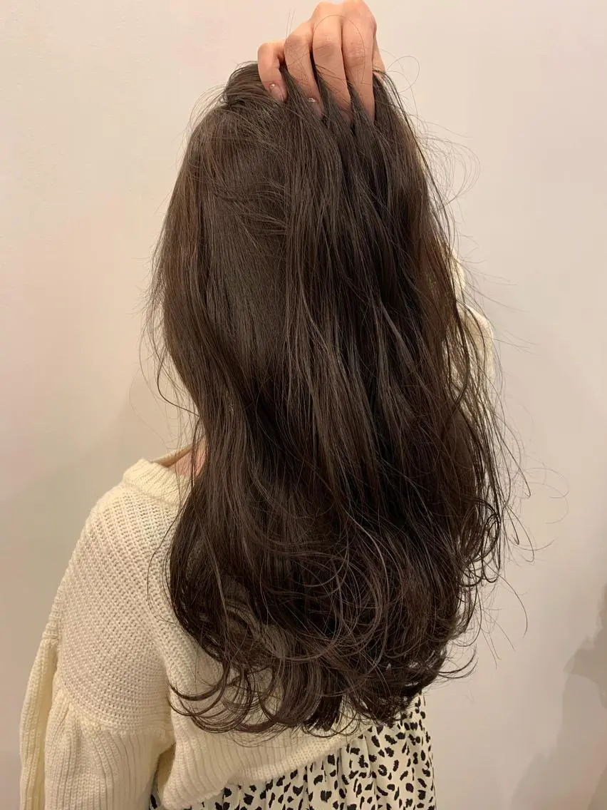 ロング カラー アッシュ ベージュカラー レイヤーカット 長谷川 湧のヘアスタイル