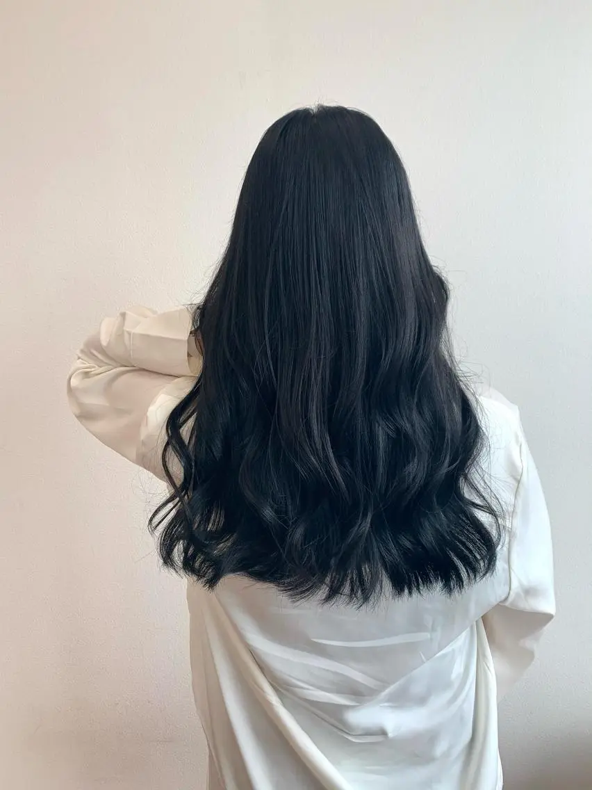 セミロング カラー 黒髪 ブルーカラー ブルーブラック カット ヘアカラー トリートメント 髪質改善*韓国ヘア* レイヤー*IBUKIのヘアスタイル