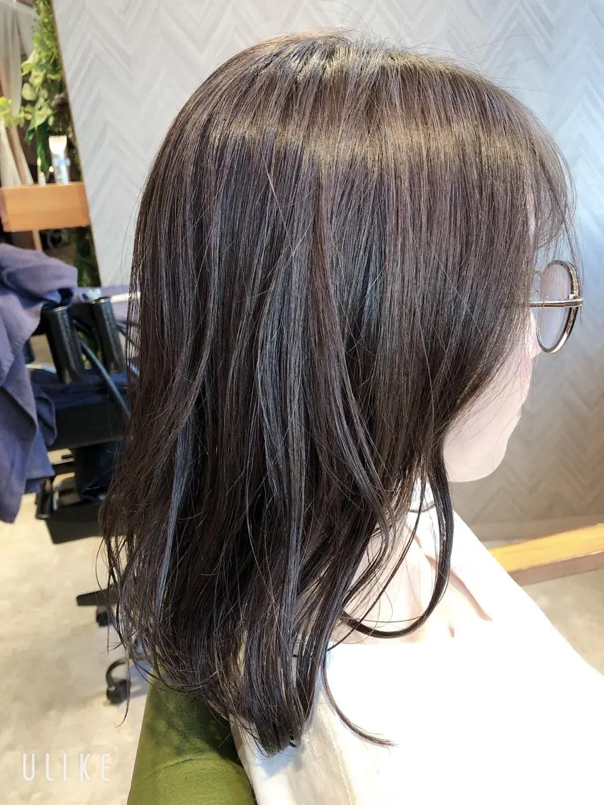 セミロング カラー 透明感カラー グレージュ 白戸 優樹のヘアスタイル