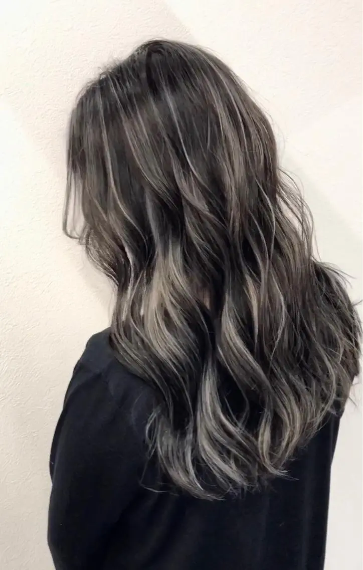 セミロング カラー ヘアアレンジ バレイヤージュ デザインカラー ハイライトカラー 外国人風カラー ハイライト カット ヘアカラー トリートメント アンドウ ユウ/ レイヤーカット/韓国のヘアスタイル