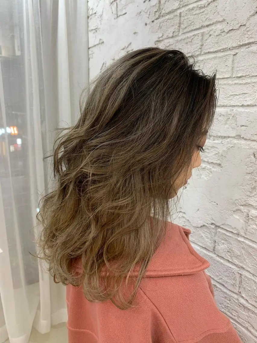 セミロング 外国人風カラー レイヤーカット 🇺🇸ハイライト特 化美容師🇺🇸漆沢のヘアスタイル