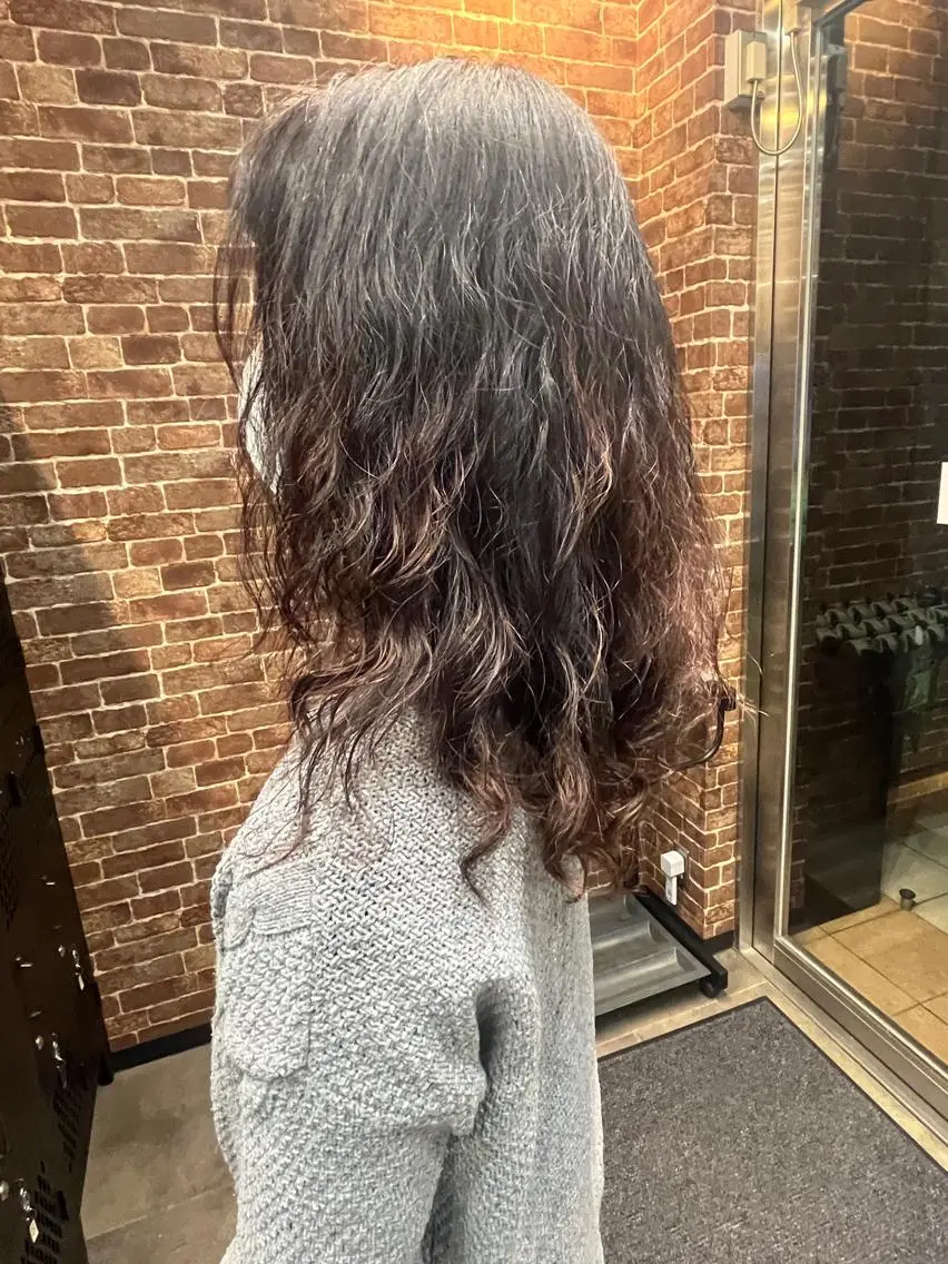 セミロング カラー パーマ ヘアアレンジ メンズ ネイル マツエク・マツパ アイブロウ メンズブリーチ メンズハイライト メンズインナーカラー メンズ韓国風 ブリーチ 久木原 ゆりのヘアスタイル