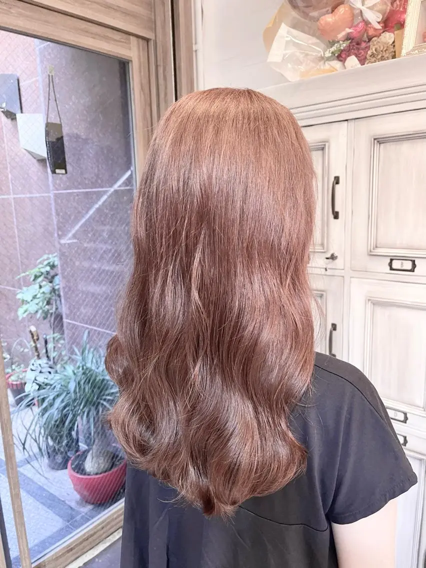 ロング カラー ベージュカラー ブリーチ ピンクカラー ピンクベージュ 髪質改善で 憧れの潤艶美髪にのヘアスタイル