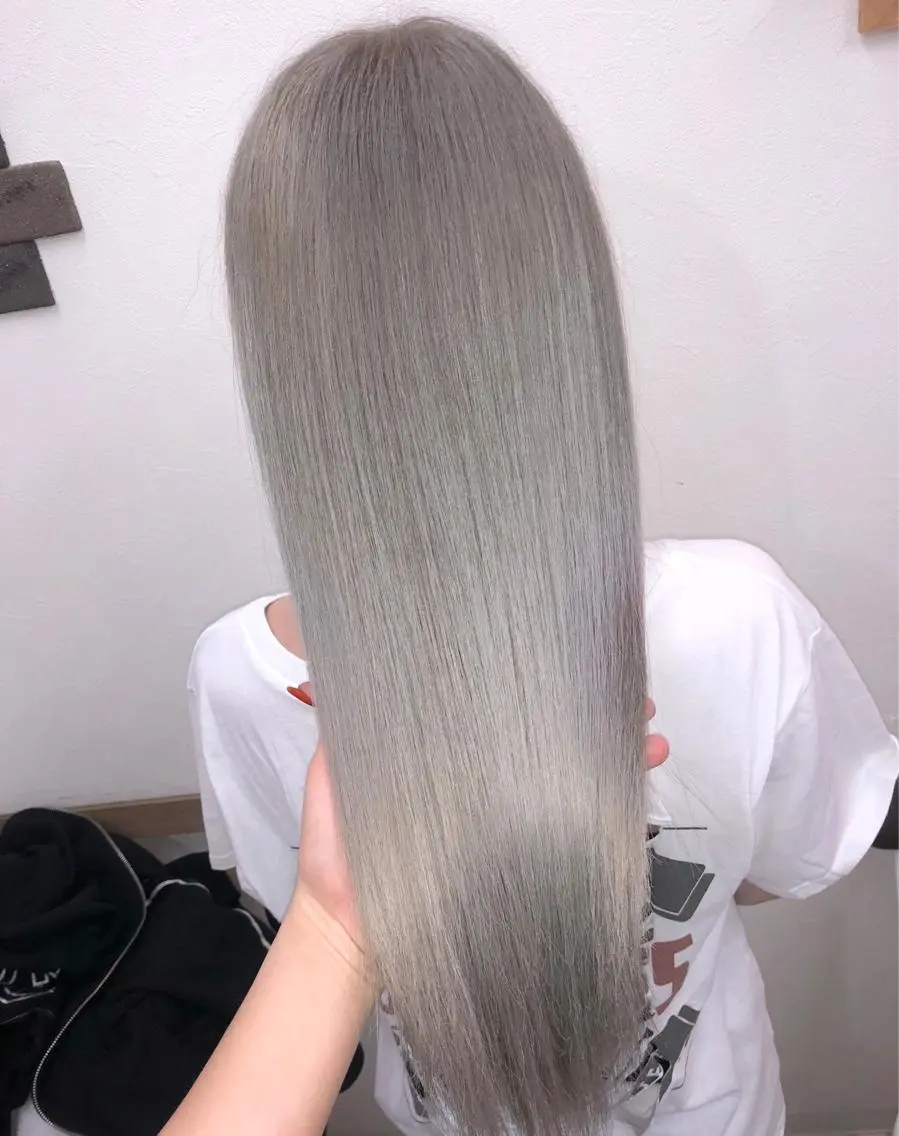 セミロング カラー シルバー MAKO ❤️🔥NEXTのヘアスタイル