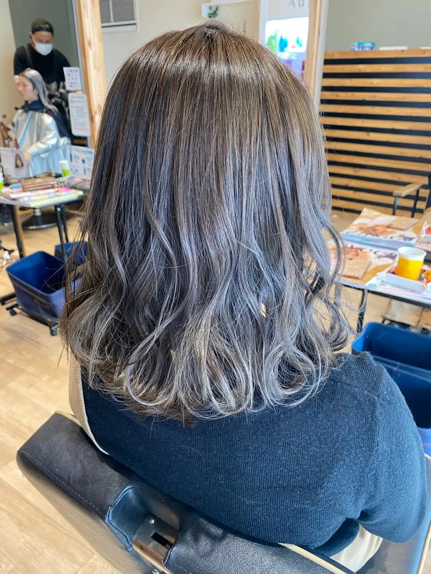 ミディアム カラー 早川 真幸のヘアスタイル