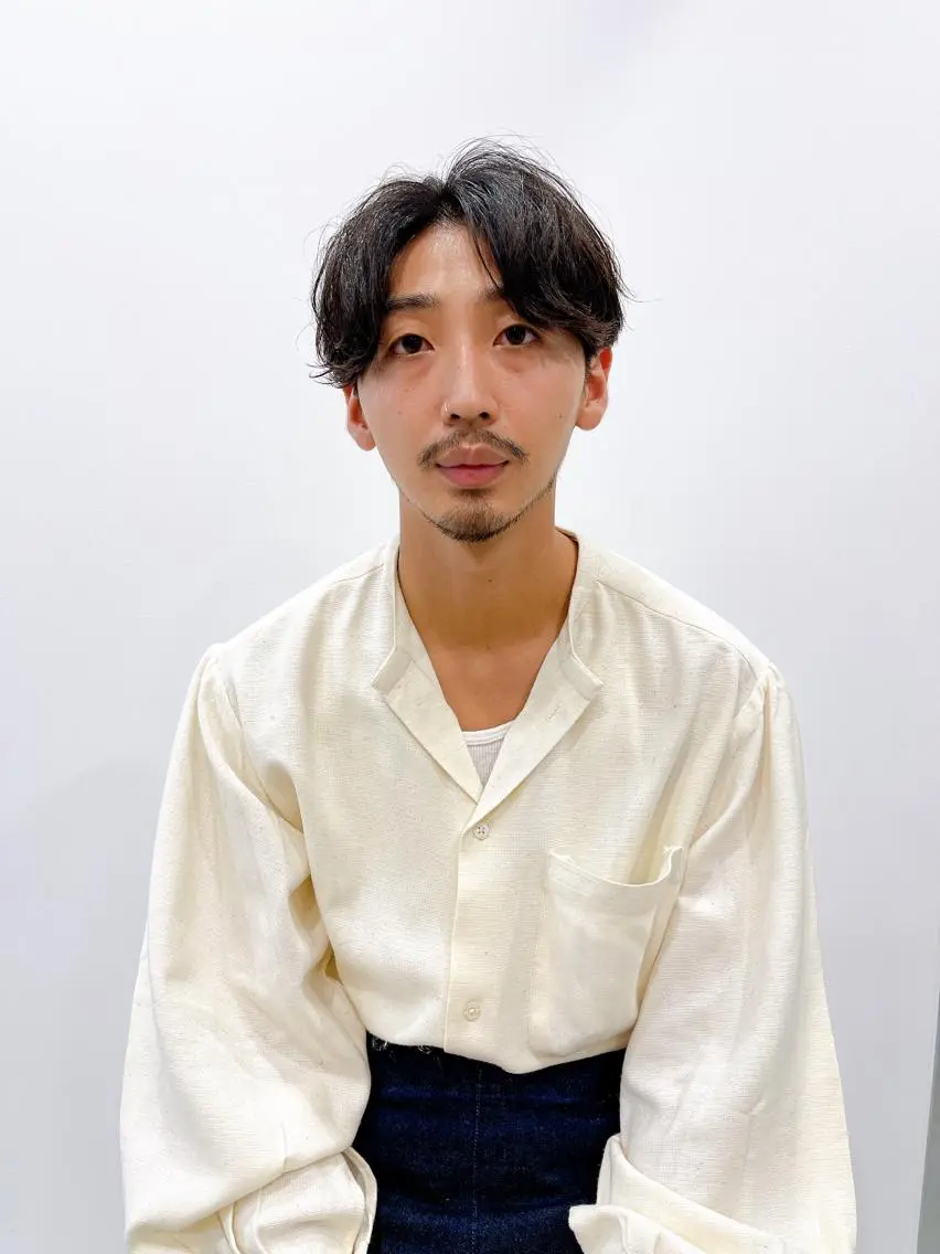 ショート パーマ メンズ センターパート メンズパーマ カット パーマ メンズパーマ タカキリョウのヘアスタイル