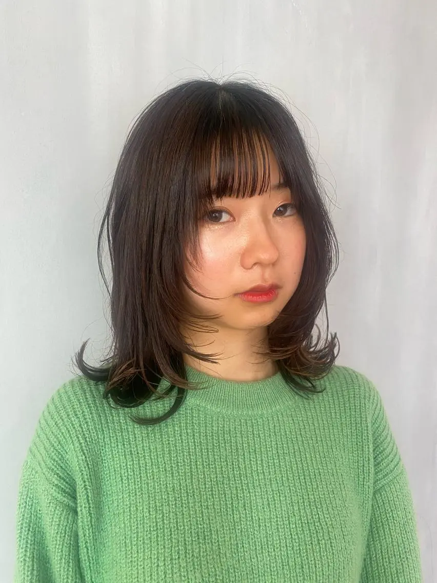 セミロング ウルフカット カット ヘアカラー トリートメント TAI透明カラー 柔らかい縮毛矯正のヘアスタイル