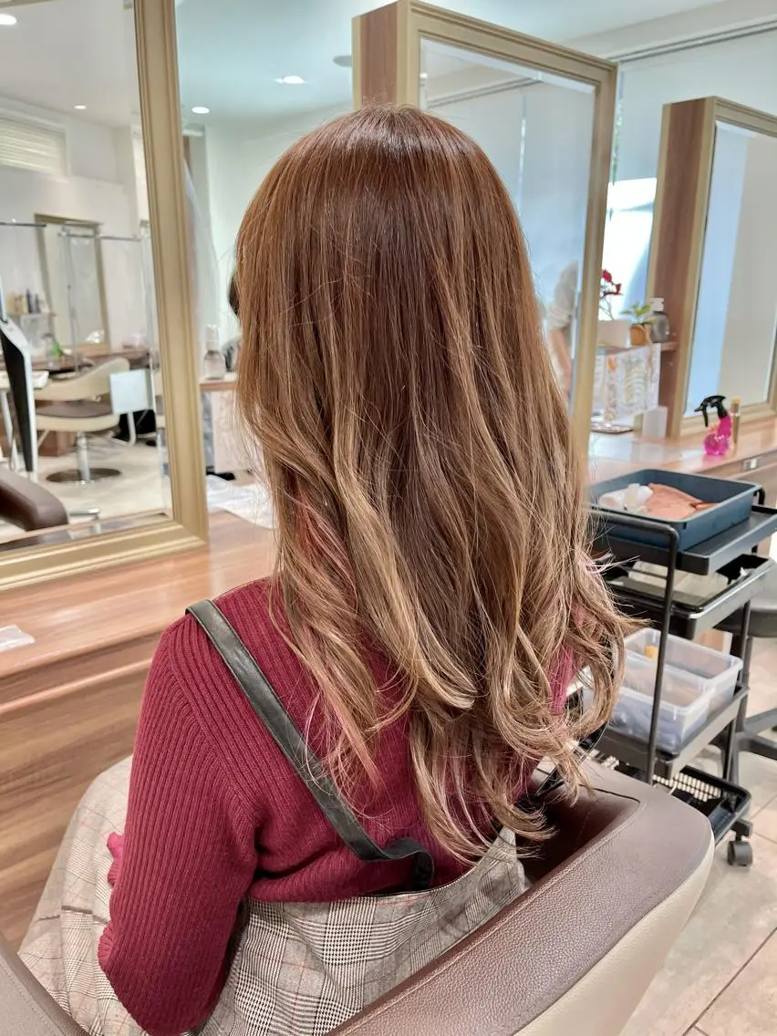 ロング カラー ベージュカラー ブリーチ イヤリングカラー グラデーションカラー ブリーチなしカラー カット ヘアカラー トリートメント 左藤 翔平のヘアスタイル