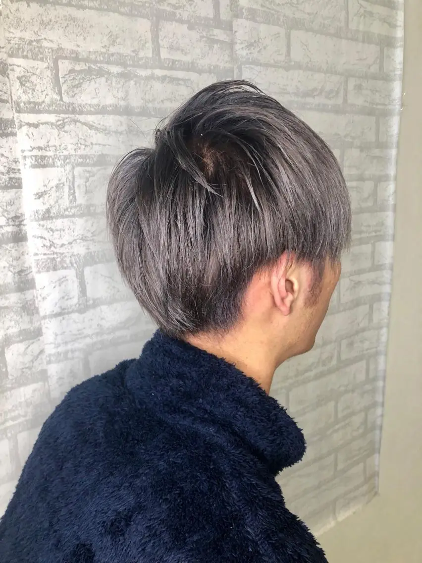 カラー メンズ シルバー ホワイトシルバー 美髪・艶髪特化美容師 RYOJIのヘアスタイル