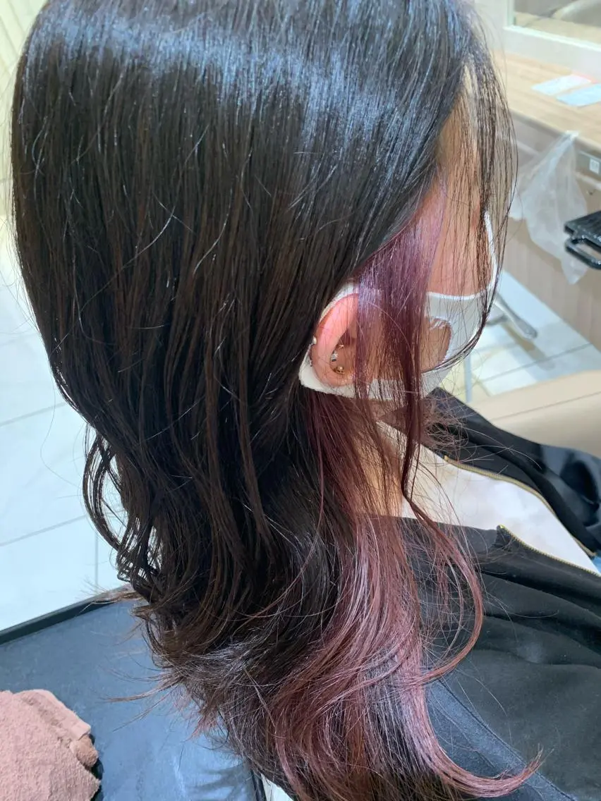 セミロング カラー カシス インナーカラー パープルカラー 渡部 恭子のヘアスタイル