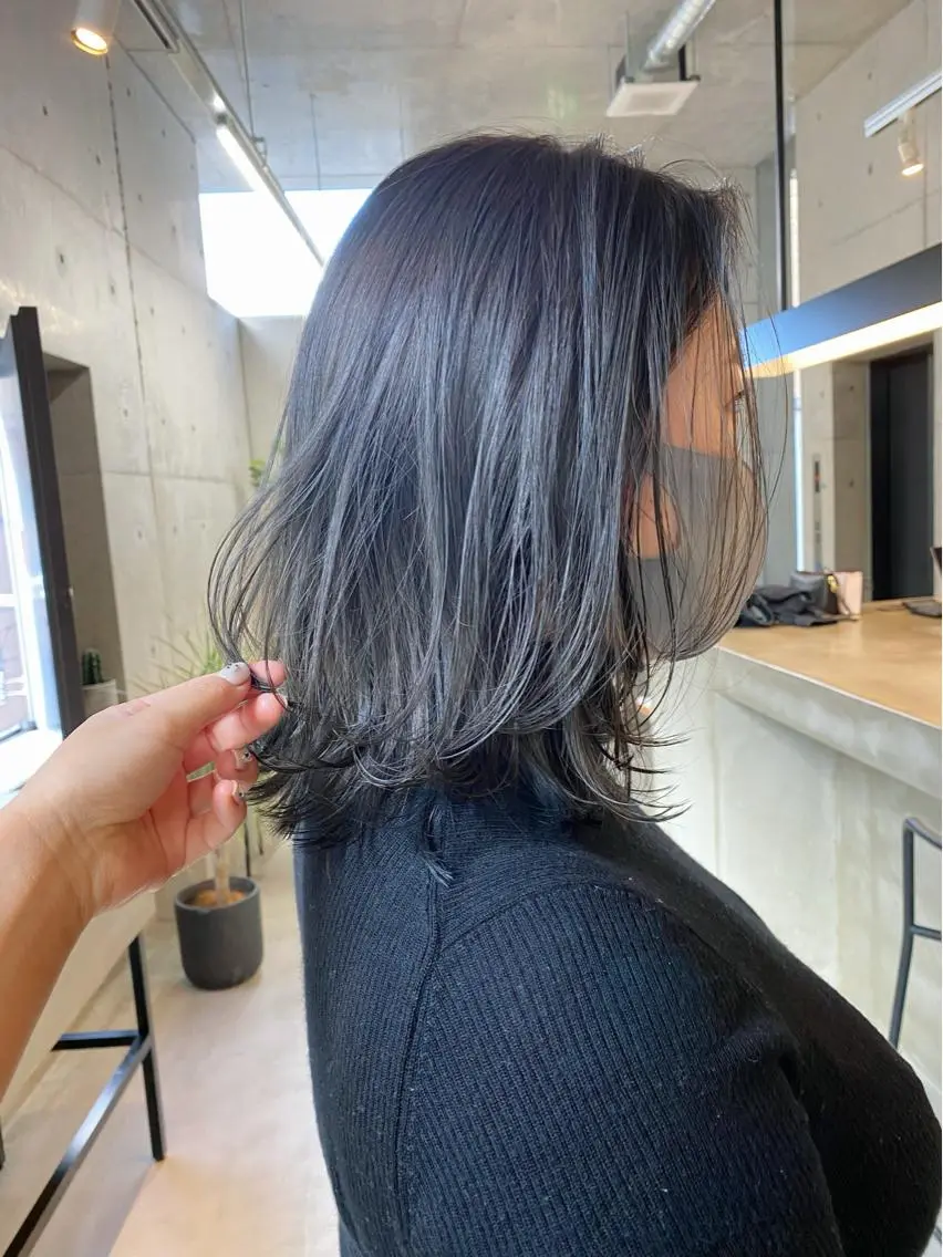 ミディアム アッシュ アッシュグレー レイヤーカット son hair HIROEのヘアスタイル