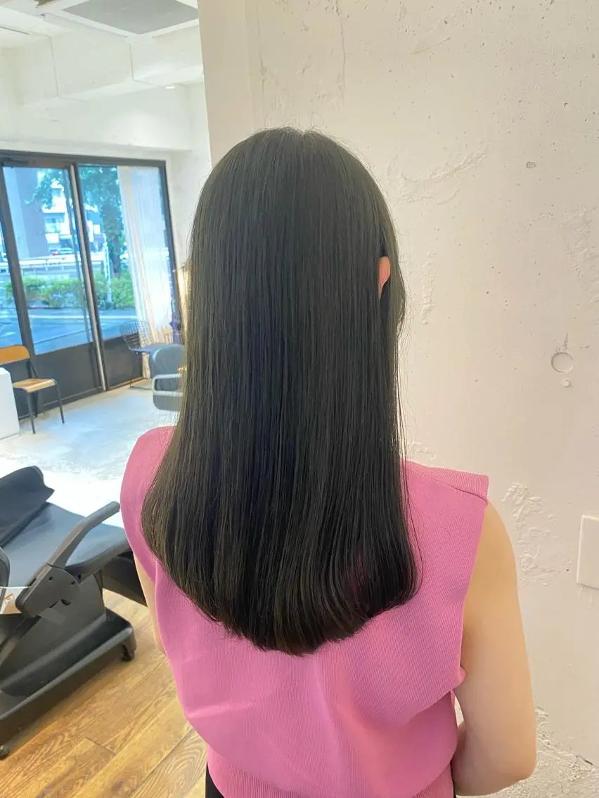 ロング カラー 透明感カラー オリーブカラー 関 桃萌果のヘアスタイル