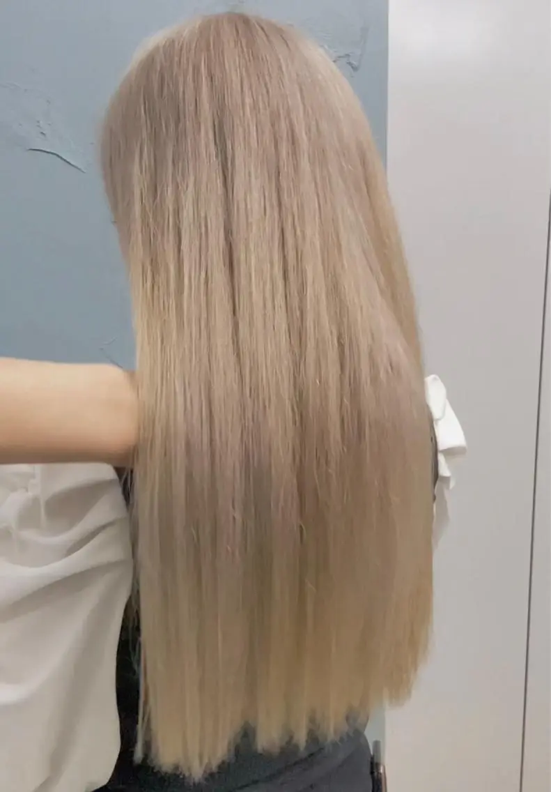 ロング カラー ブロンド 横尾 歩のヘアスタイル