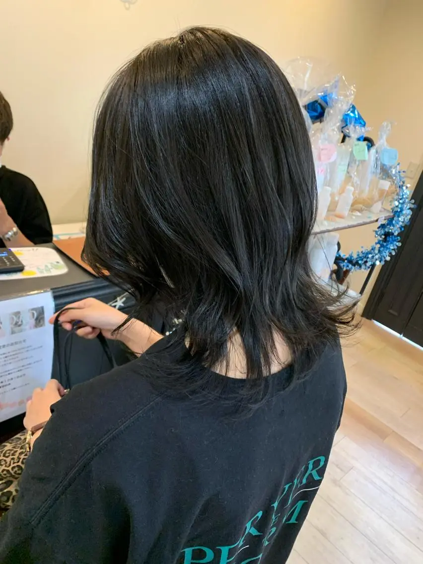 セミロング カラー ブリーチ ブルーカラー ブリーチなしカラー 艶髪レイヤー上田 紗也🇰🇷💗のヘアスタイル