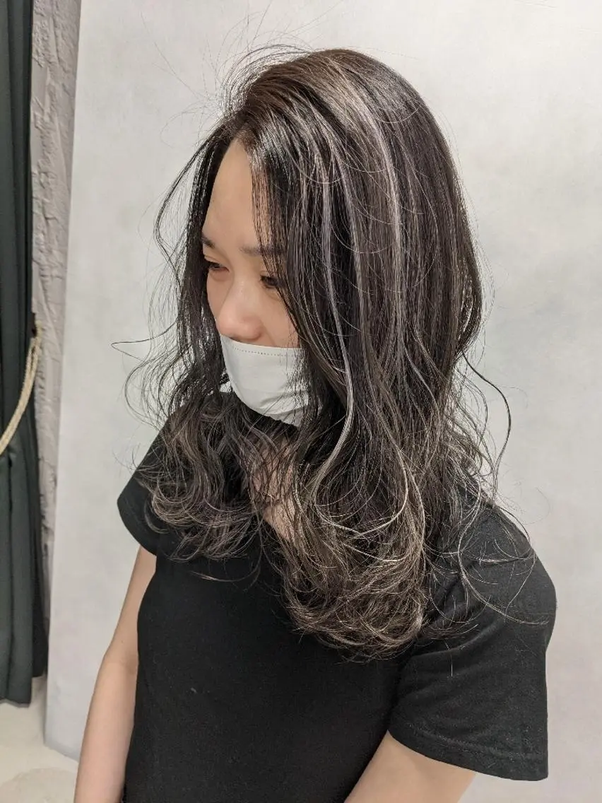 ロング ハイライト レイヤーカット カット 縮毛矯正 トリートメント nameless髪質 改善ブリーチ心斎橋のヘアスタイル