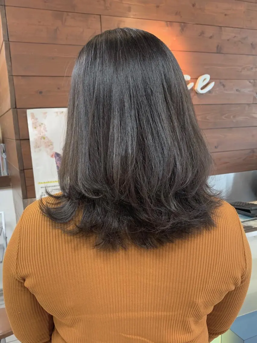 ミディアム レイヤー/艶髪カラー 森本くるみのヘアスタイル