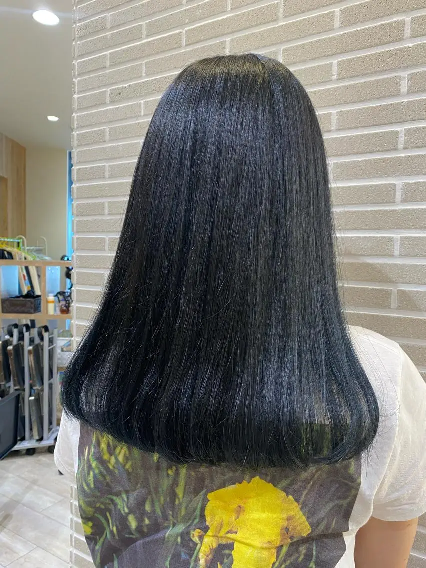 セミロング カラー カット ヘアカラー トリートメント 植田 菜月のヘアスタイル