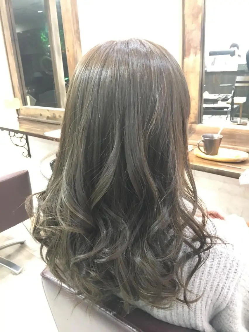 セミロング ハイライト ヘアカラー トリートメント 松本 亮のヘアスタイル