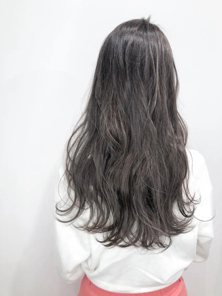 ロング カラー 透明感カラー グレージュ 🌙HIZUKI🌙 ハイトーン 艶髪のヘアスタイル