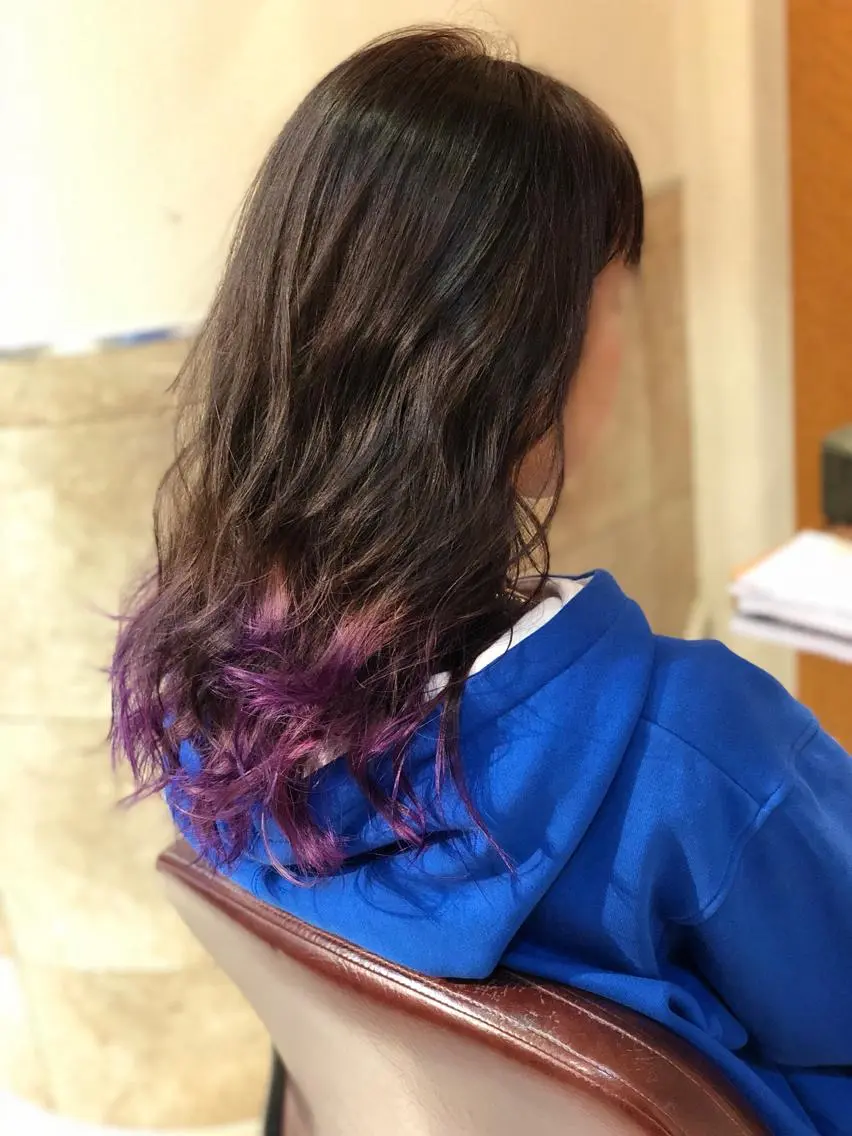 セミロング カラー パープルカラー 100%髪質改善特化 TRUNSのヘアスタイル