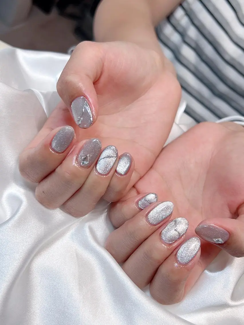 ネイル マグネットネイル シルバー ハンドネイル bijou nails　蓮のネイルデザイン