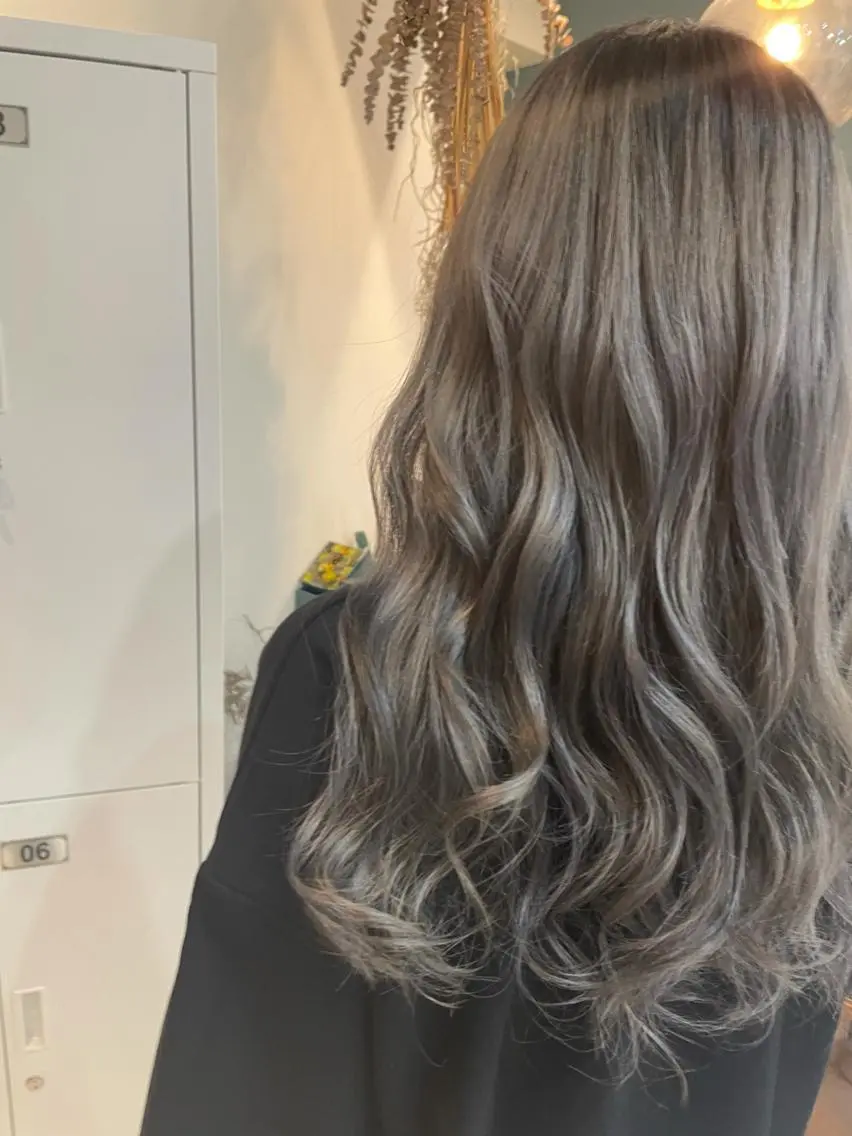 ロング カラー シルバー ヘアカラー 中目黒🌼 🌼ハナのヘアスタイル