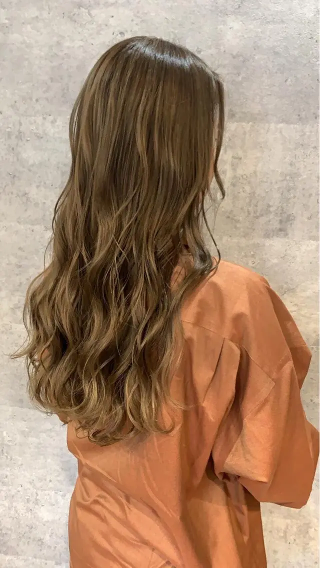 ロング カラー ベージュカラー 髪質改善で 憧れの潤艶美髪にのヘアスタイル