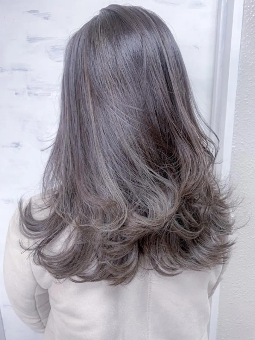 ミディアム カラー アディクシーカラー ハイライトカラー ハイライト ヘアカラー BOX mico.のヘアスタイル