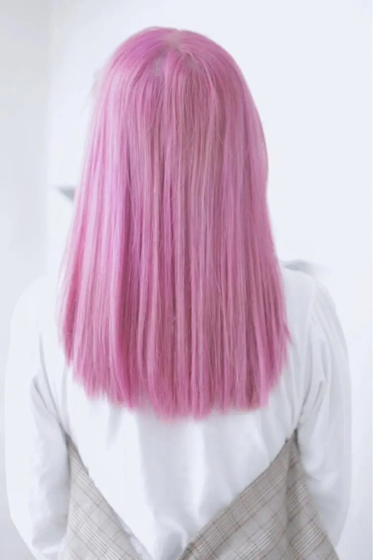 セミロング カラー パーマ ヘアアレンジ ブリーチ 透明感カラー グラデーションカラー ピンクカラー シアーピンク 推し活専用 【派手髪】飯野ゆかりのヘアスタイル