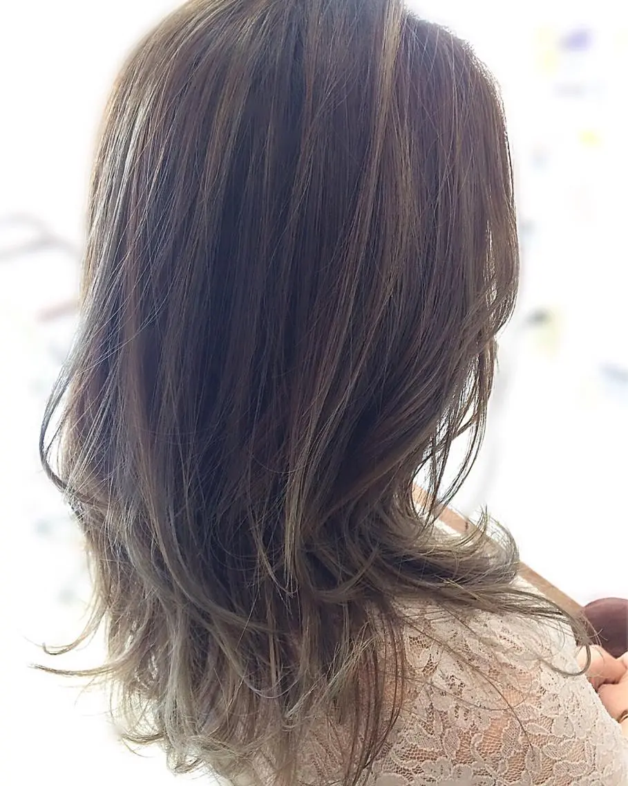 ロング カラー バレイヤージュ グレージュ レイヤーカット カット ヘアカラー トリートメント Hair VERDEのヘアスタイル