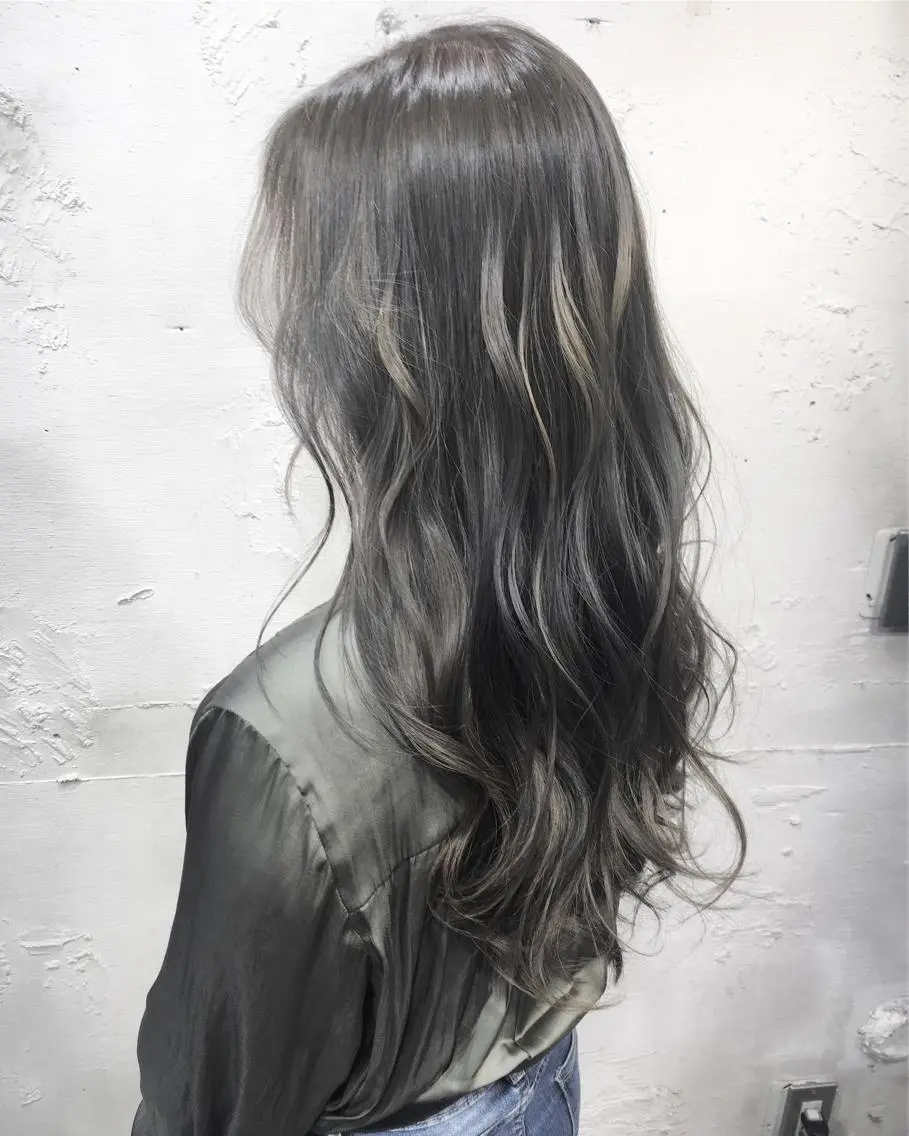 ロング カラー ハイライトカラー ハイライト ヘアカラー トリートメント ✨艶髪✨透明感✨ 山内大樹のヘアスタイル