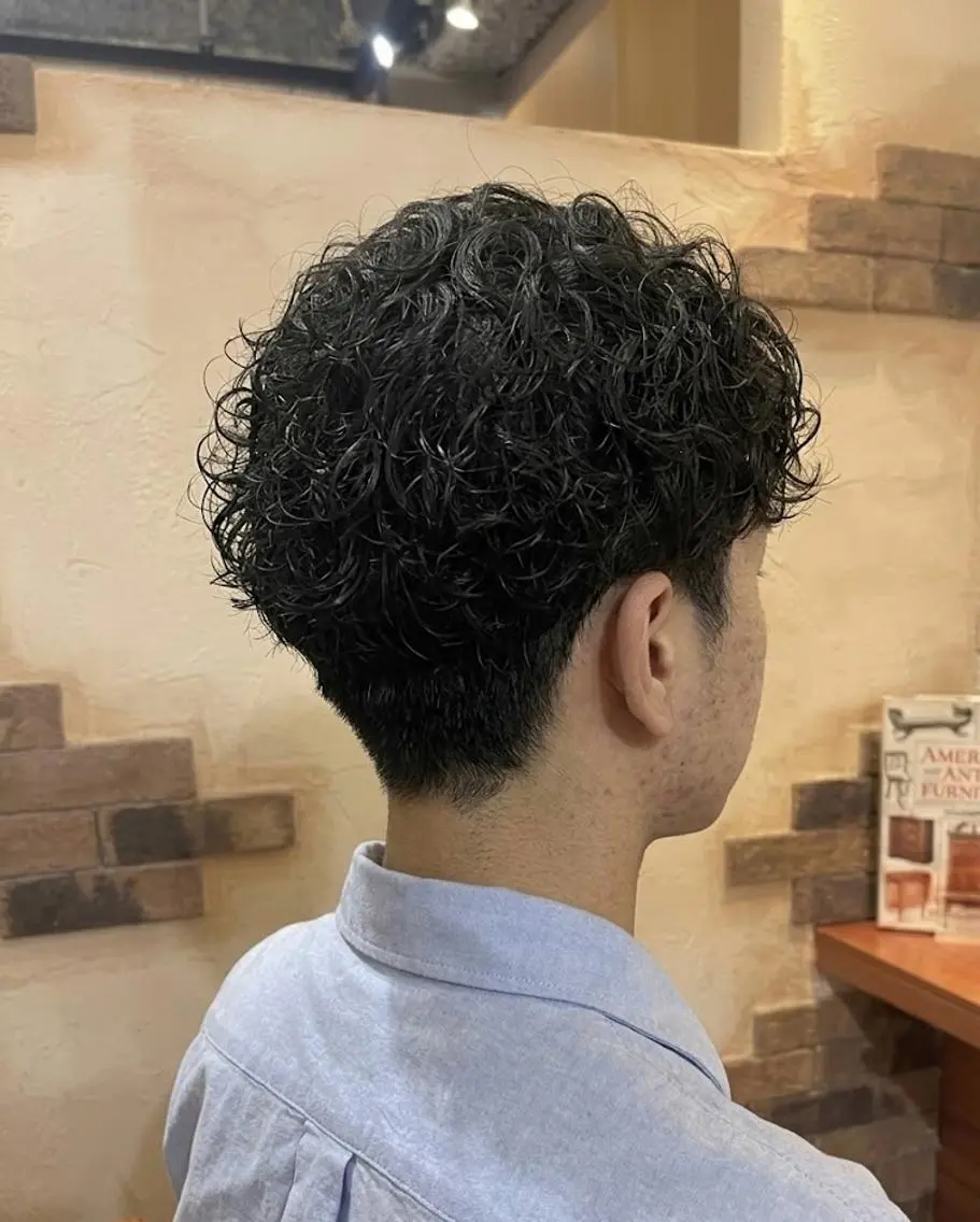 ショート カラー パーマ メンズ メンズパーマ 刈り上げ 黒髪 スパイラルパーマ カット パーマ トリートメント ヘッドスパ flencia 丸 和博|カットのヘアスタイル