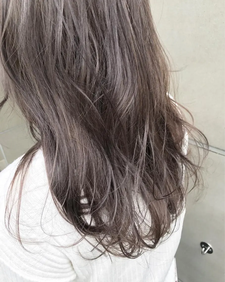セミロング カラー グレージュ シルバー シルバーグレージュ 【渋谷で人気】艶髪× 髪質改善/ツヤカラーのヘアスタイル