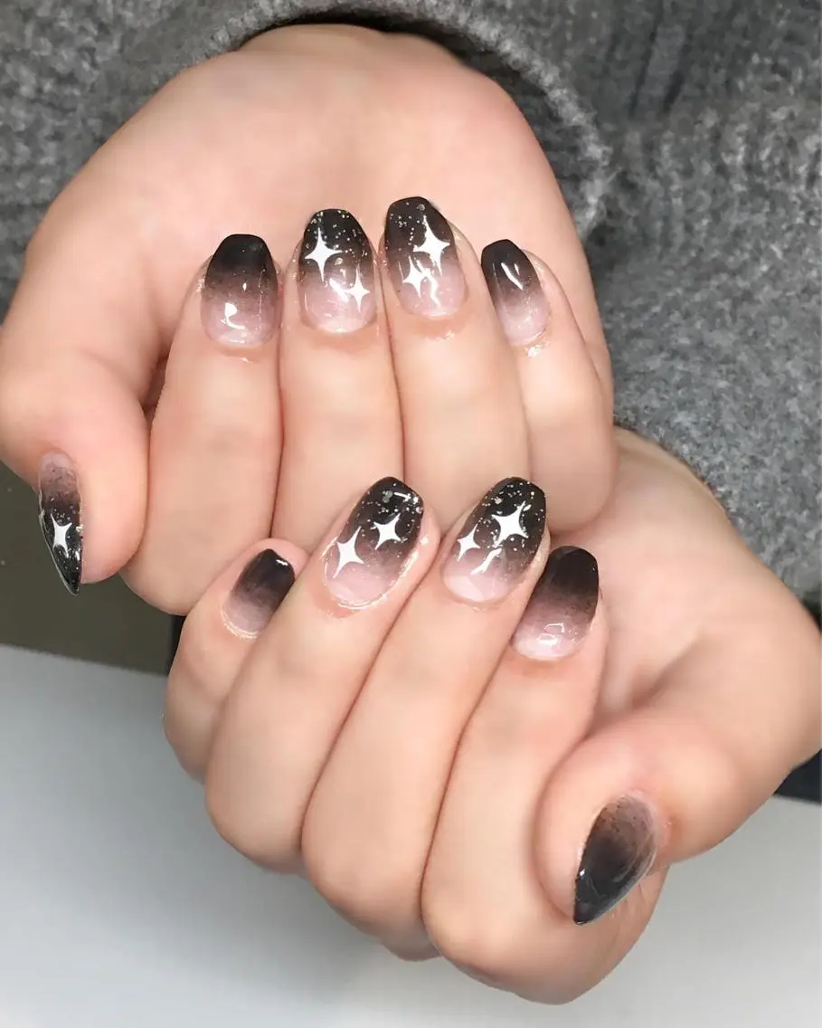 ネイル ジェルネイル グラデーション キラキラネイル ワンホンネイル 冬ネイル Nyanco Nailのネイルデザイン