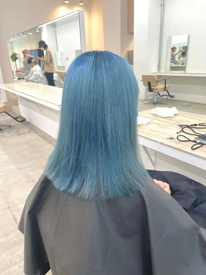 セミロング カラー ブルーカラー カット ヘアカラー トリートメント ✅ケアブリーチ✅ トヨオカ ノブヒデのヘアスタイル