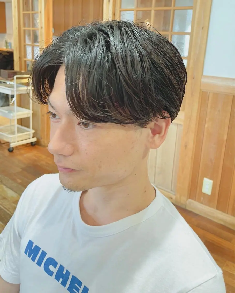 メンズ センターパート 吉田 浩太郎のヘアスタイル