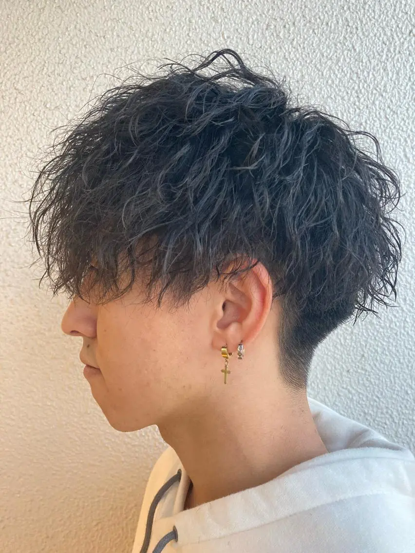 ショート パーマ メンズ メンズパーマ ツイストスパイラルパーマ スパイラルパーマ カット パーマ 内村 純也のヘアスタイル