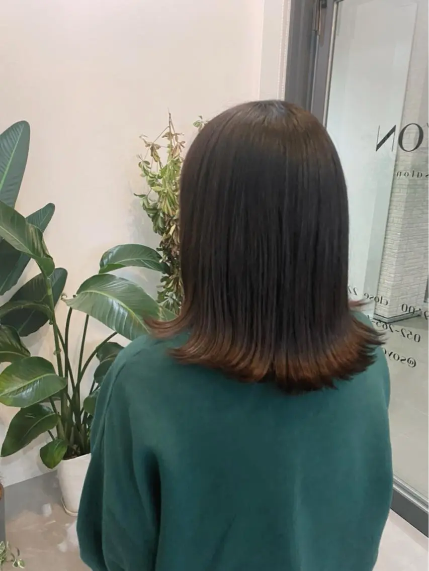 ミディアム 外ハネヘア EleRe さくやのヘアスタイル