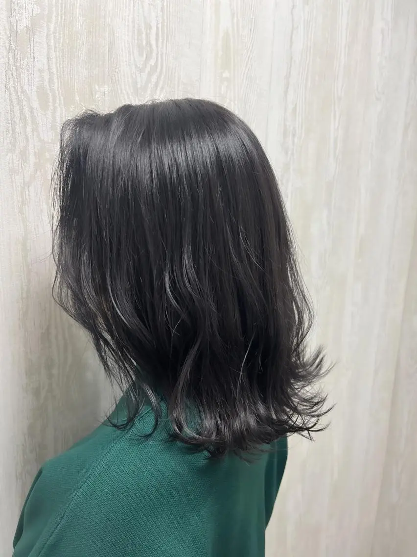 ミディアム 小野 真彩のヘアスタイル