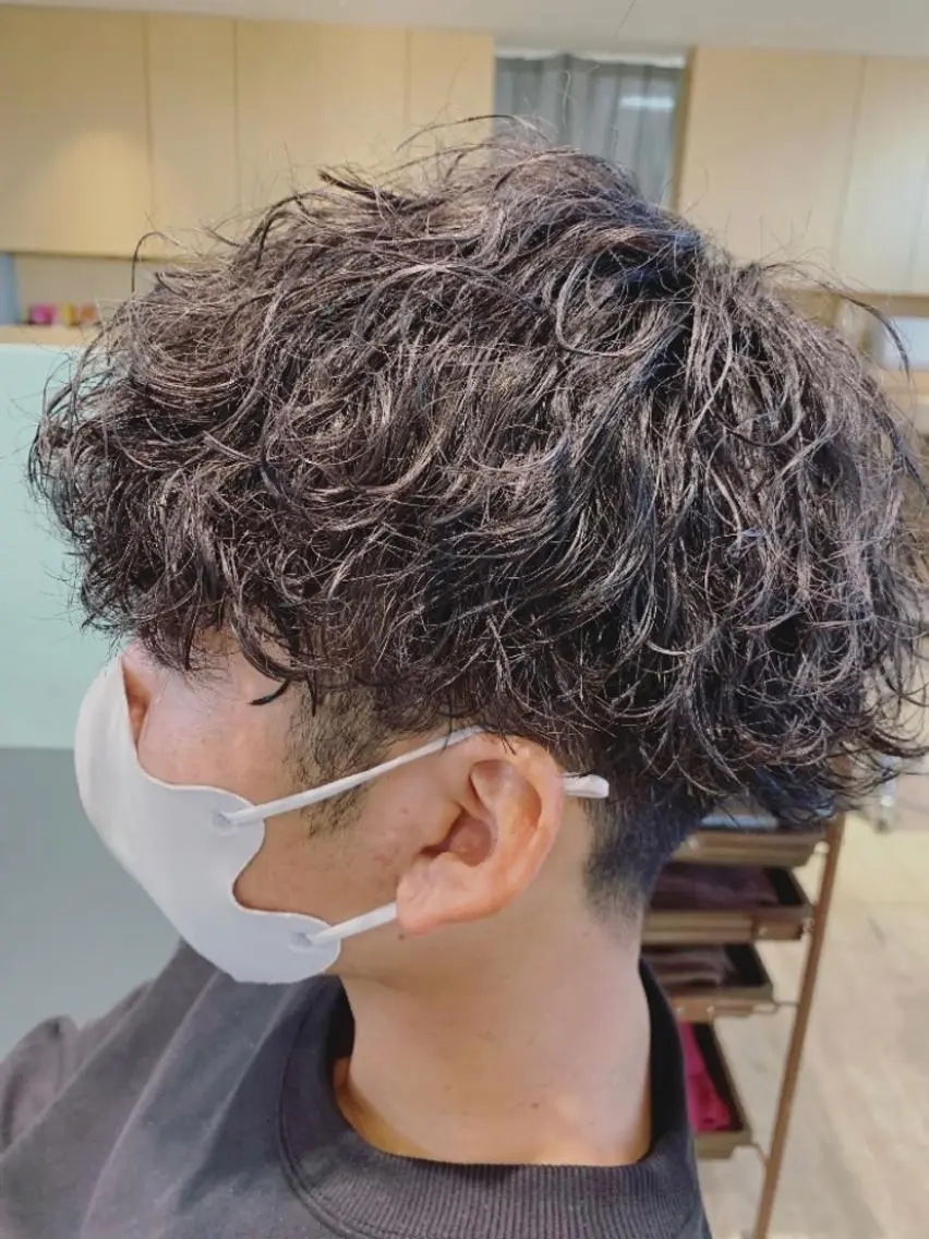 ショート パーマ メンズ カット ヘアカラー パーマ メンズスタイル 櫻井康太のヘアスタイル