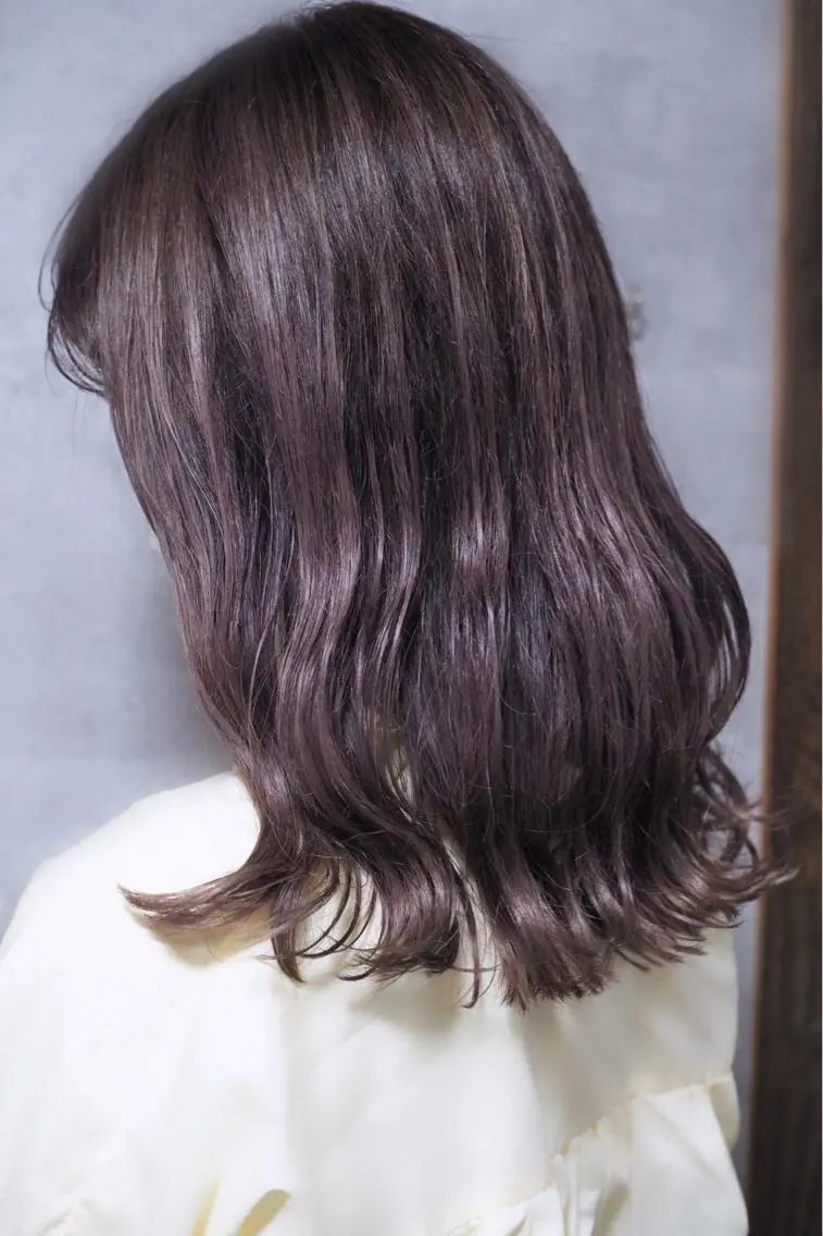 セミロング カラー 豊崎 左知のヘアスタイル