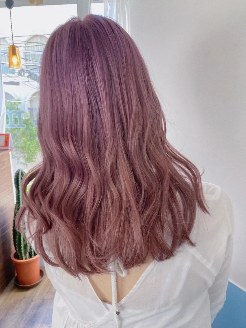 セミロング カット ヘアカラー つばた みゆ🦋のヘアスタイル
