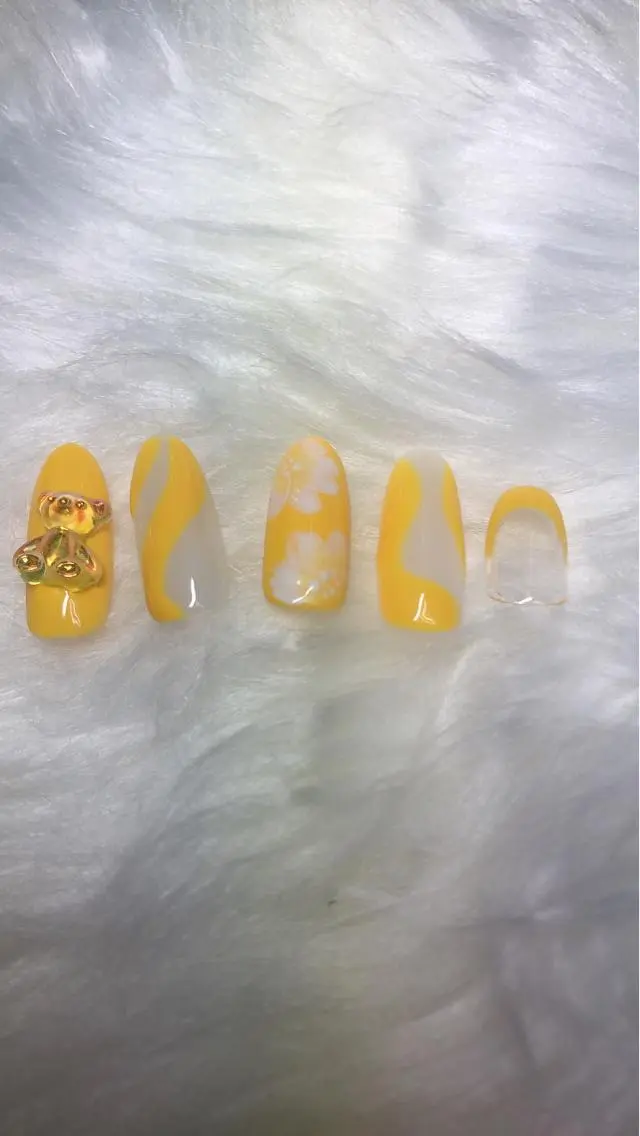ネイル ハンドネイル MoonNail ユリ🌸のネイルデザイン